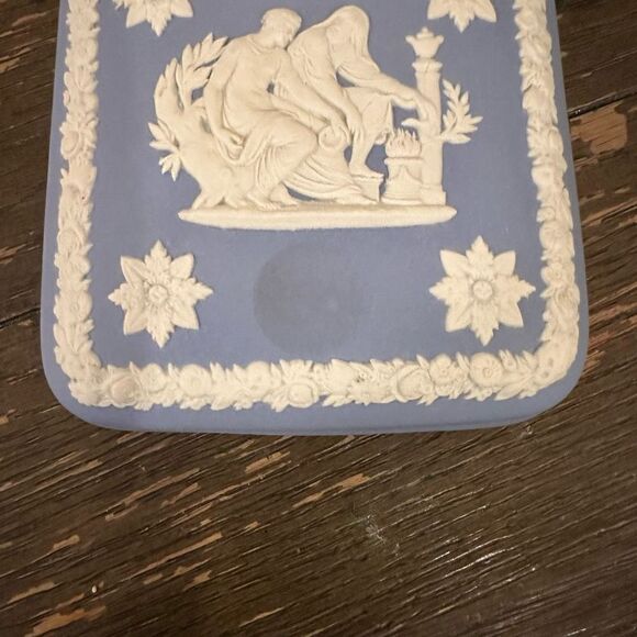 Wedgwood Vintage Jasperware Square Box w/Lid‎ Greek Myth Pale Blue - Picture 9 of 9